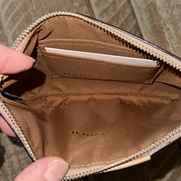 NWT,Coach signature coated canvas wristlet in khaki . - Picture 6 of 7